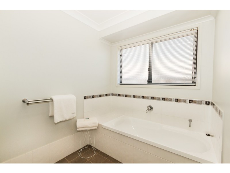 77 Pillar Street, Middle Ridge QLD 4350