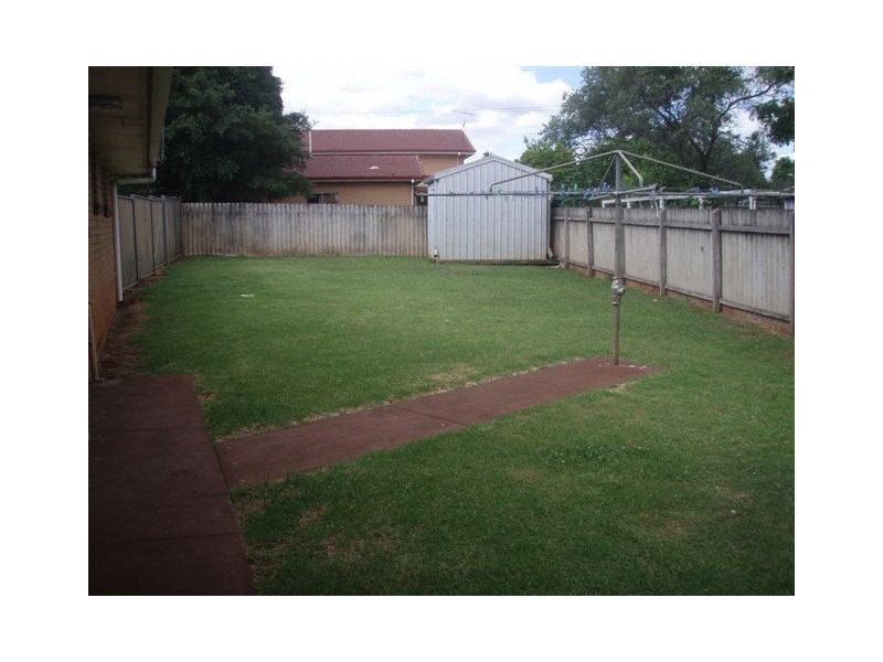 2/1 Cleary Street, Centenary Heights QLD 4350