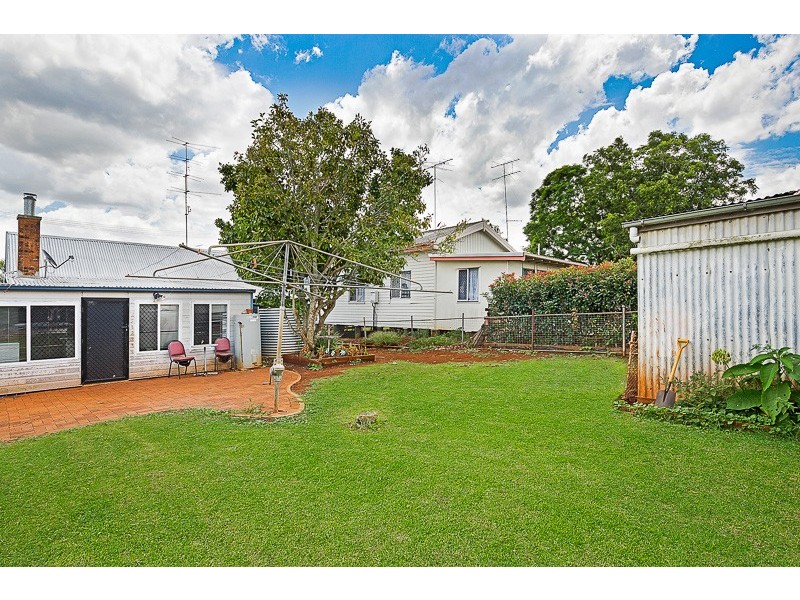 8 Sir Street, North Toowoomba QLD 4350