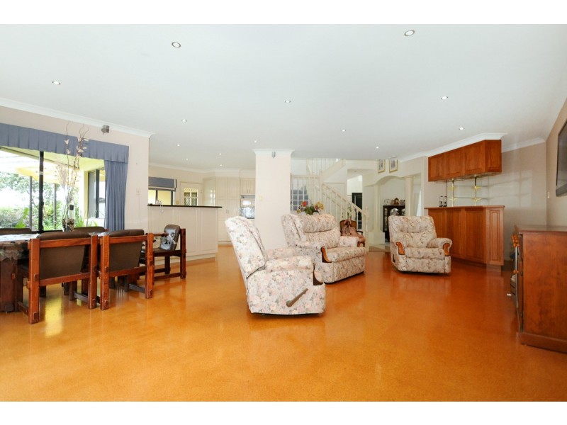 19 Glen Eagles Drive, Middle Ridge QLD 4350