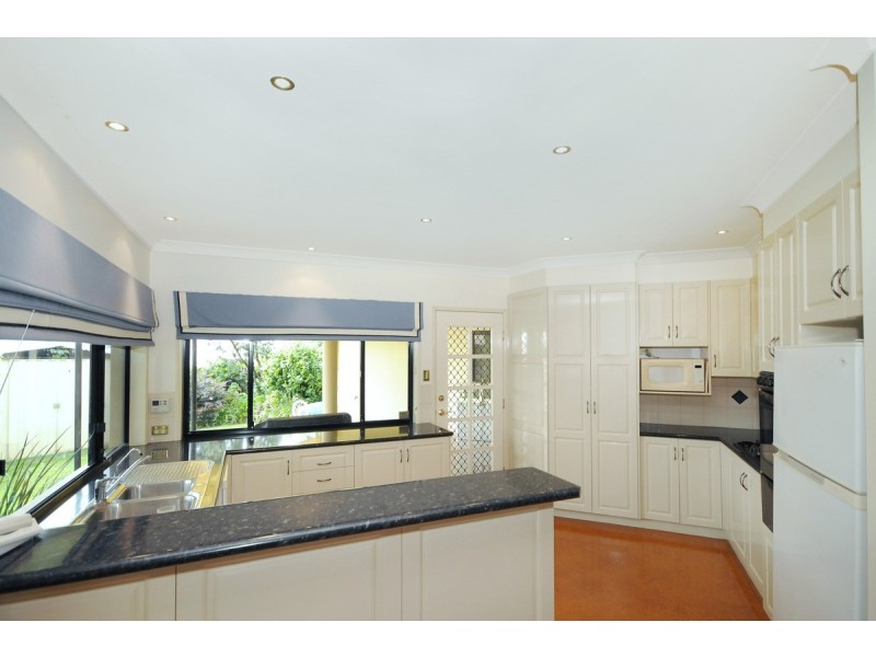 19 Glen Eagles Drive, Middle Ridge QLD 4350