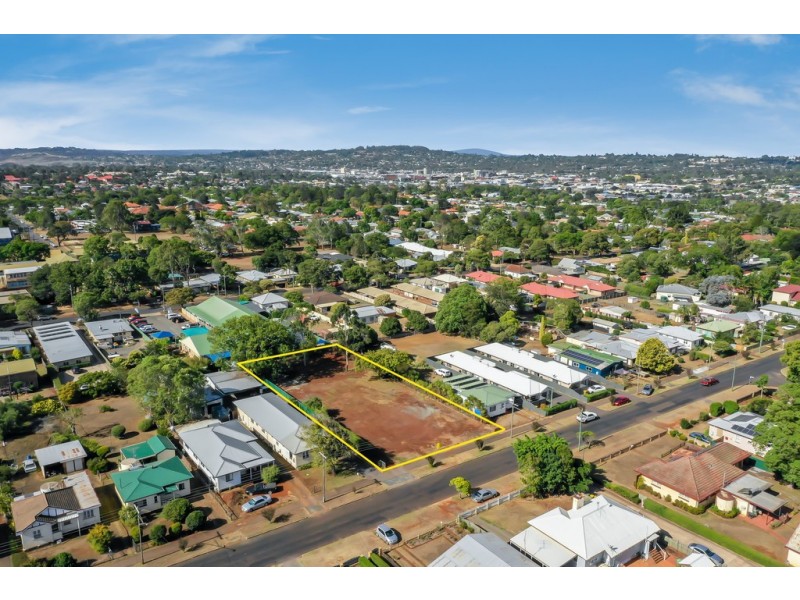 25 Buckland Street, Harristown QLD 4350