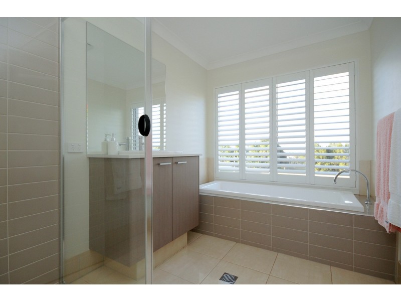 32 Nursery Drive, Middle Ridge QLD 4350