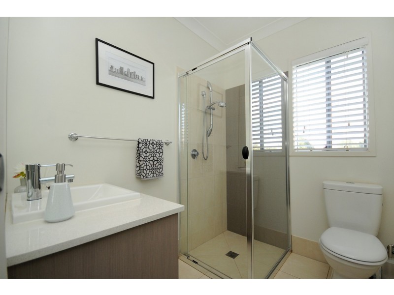 32 Nursery Drive, Middle Ridge QLD 4350