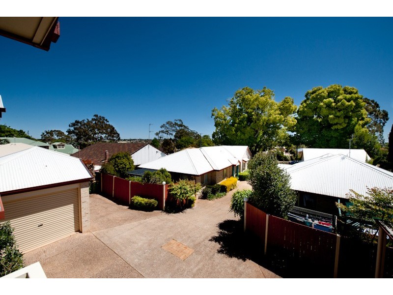 Unit 4/330 Hume Street, Centenary Heights QLD 4350