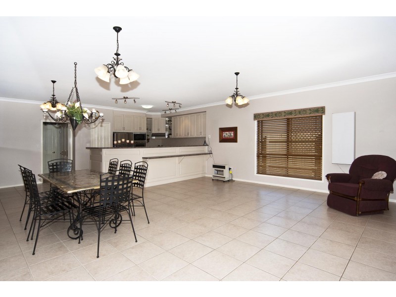 87 Nelson Street, Middle Ridge QLD 4350