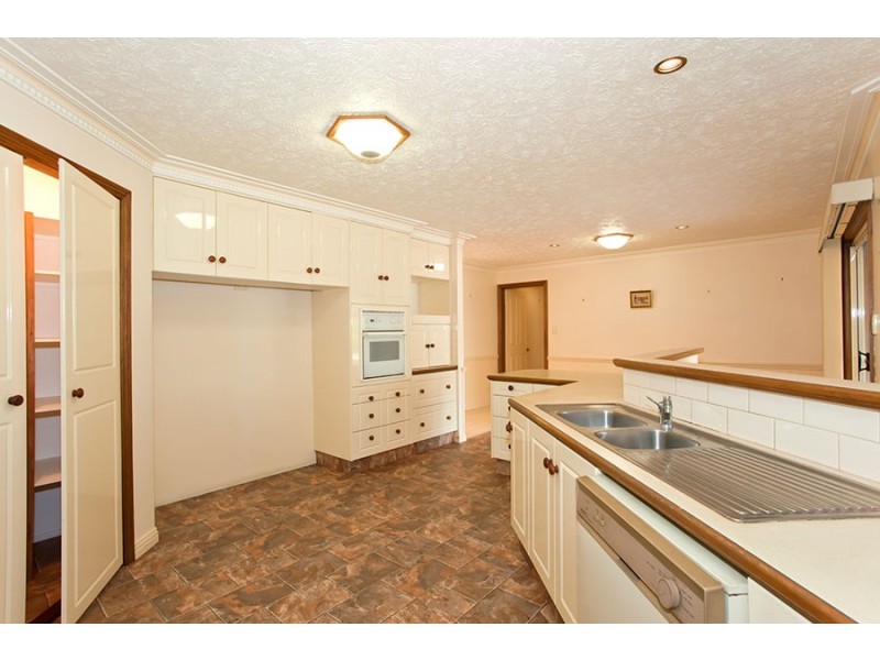 16 Harvey Road, Glenvale QLD 4350