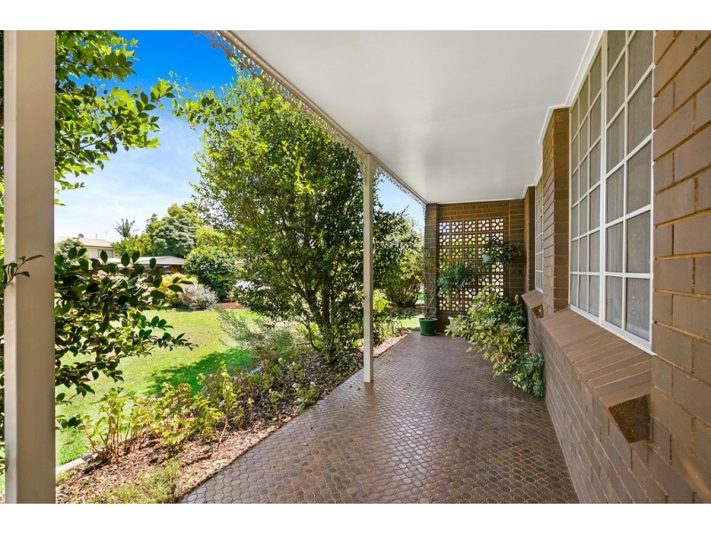 17 Sardon Street, Centenary Heights QLD 4350