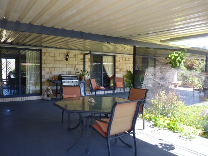 11 Langton Crescent, Oakey QLD 4401