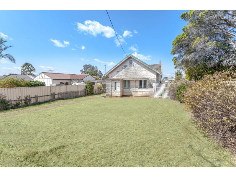 12 Fourth Avenue, Harristown QLD 4350