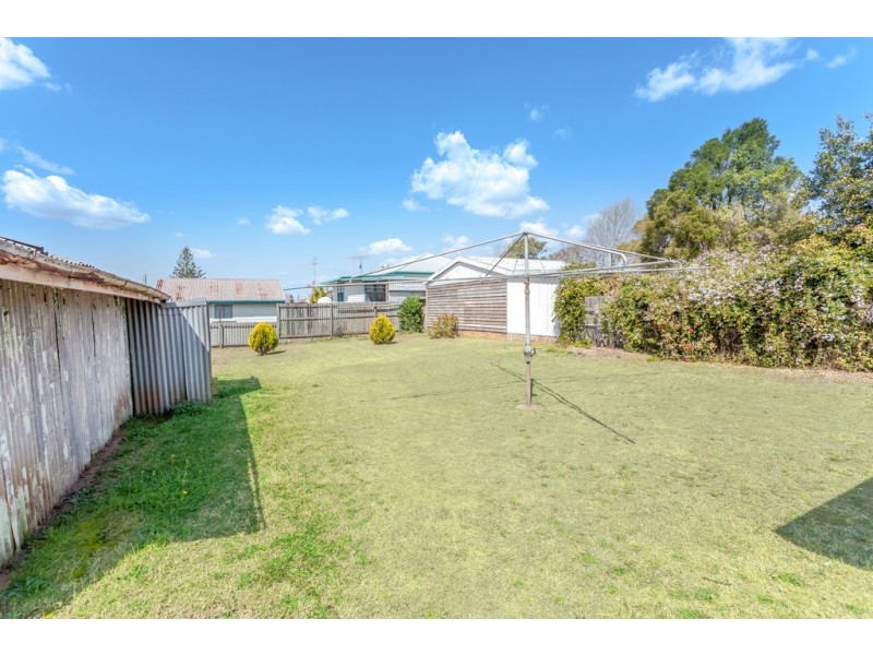 12 Fourth Avenue, Harristown QLD 4350