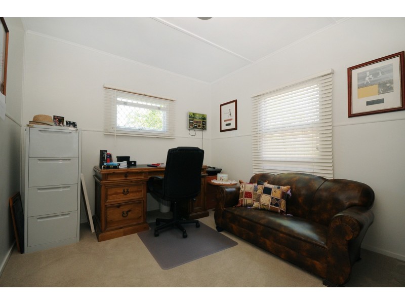 86 Holberton Street, Newtown QLD 4350