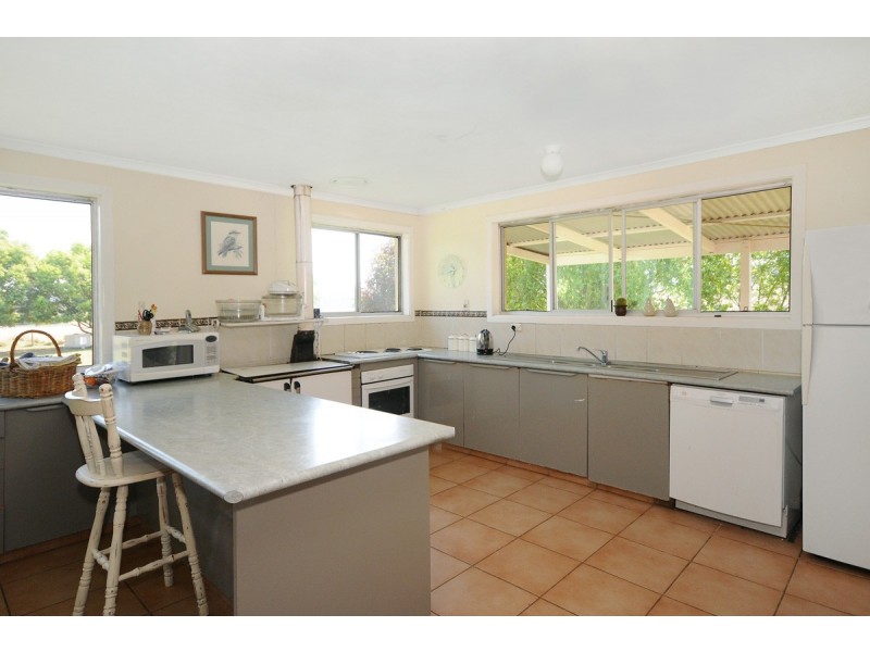 9617 New England Highway, Geham QLD 4352
