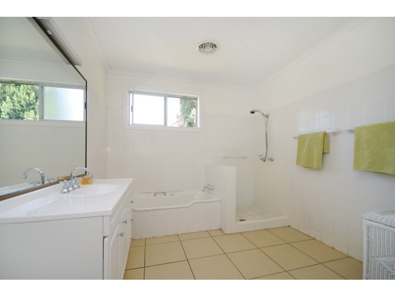 9617 New England Highway, Geham QLD 4352