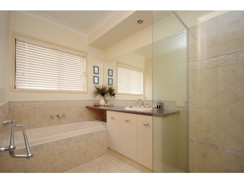 8 Osprey Court, Rangeville QLD 4350