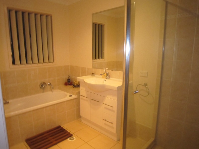4 Cuttaburra Crescent, Glenvale QLD 4350