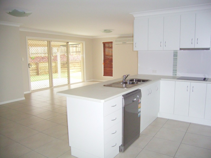 2/28 Sambar Court, Kearneys Spring QLD 4350