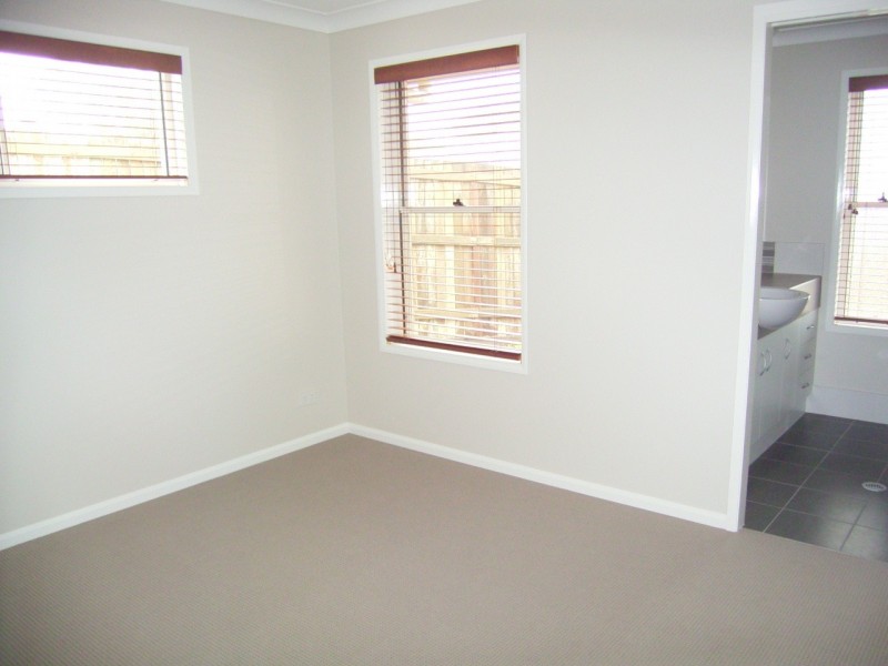 2/28 Sambar Court, Kearneys Spring QLD 4350