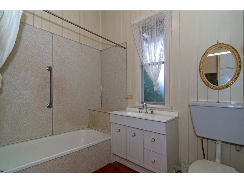 2 Gore Street, Toowoomba City QLD 4350