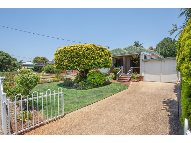 11 Goodwood Street, Newtown QLD 4350