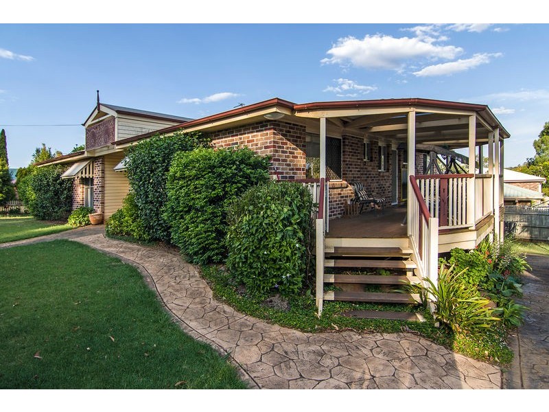 214 Ramsay Street, Middle Ridge QLD 4350