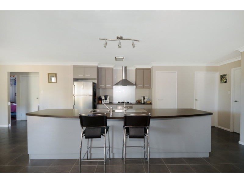 10 Smythe Drive, Highfields QLD 4352