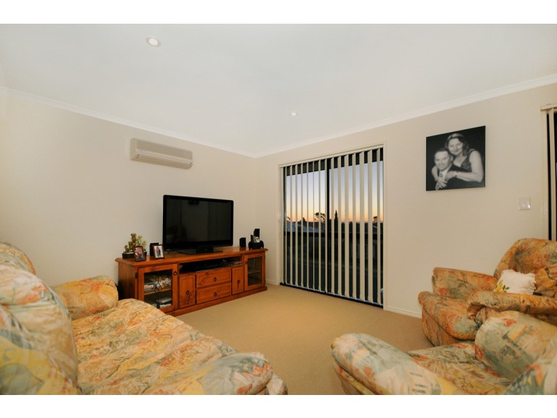 14 Banksdale Drive, Middle Ridge QLD 4350