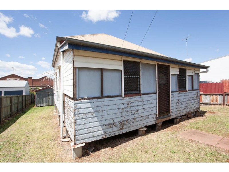 62 Mort Street, North Toowoomba QLD 4350