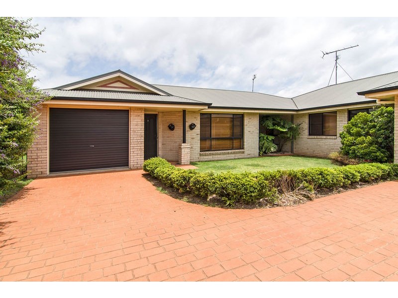 2/361 Ramsay Street, Middle Ridge QLD 4350