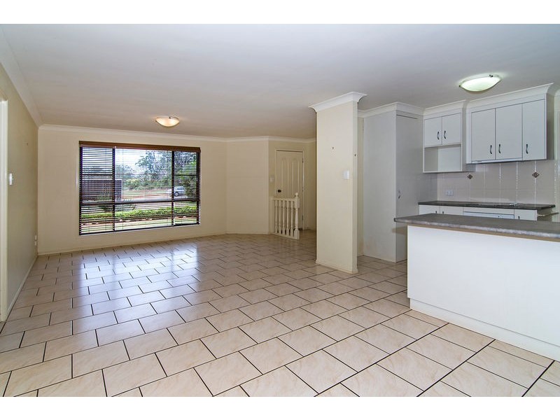 2/361 Ramsay Street, Middle Ridge QLD 4350