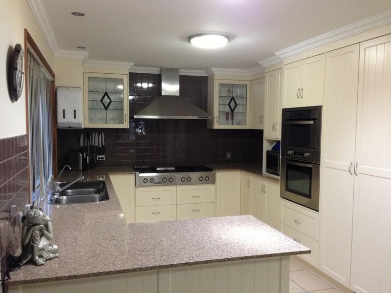 3 Lauren Court, Glenvale QLD 4350
