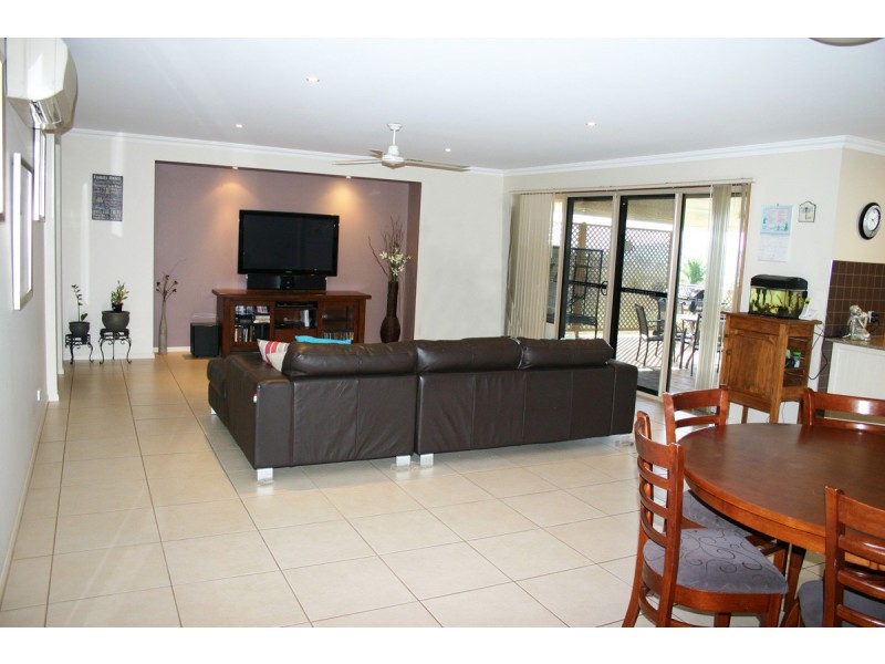 3 Lauren Court, Glenvale QLD 4350