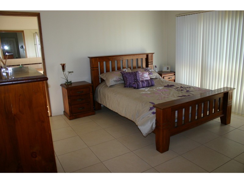 3 Lauren Court, Glenvale QLD 4350