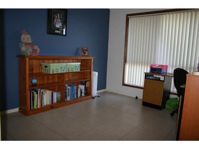 3 Lauren Court, Glenvale QLD 4350