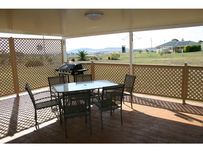 3 Lauren Court, Glenvale QLD 4350