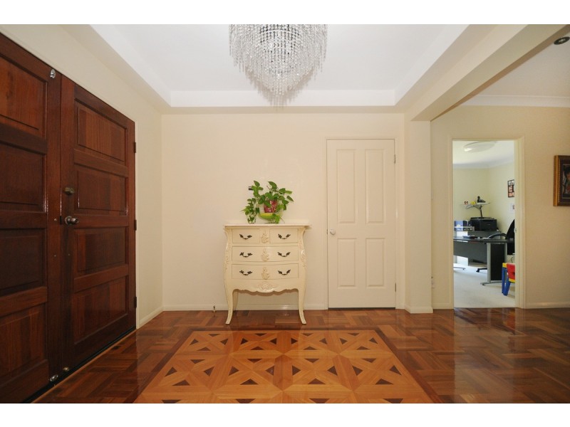 20 Scullin Street, Middle Ridge QLD 4350