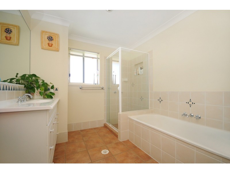 20 Scullin Street, Middle Ridge QLD 4350