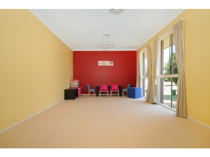 20 Scullin Street, Middle Ridge QLD 4350
