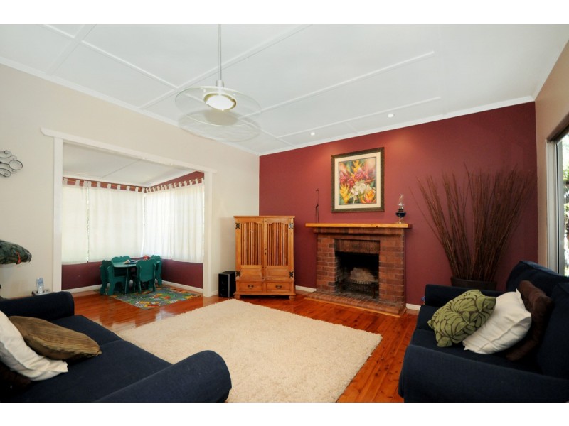 16 Alford Street, Mount Lofty QLD 4350