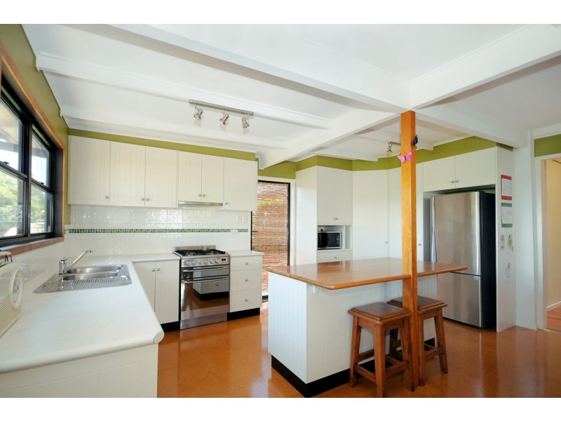 16 Alford Street, Mount Lofty QLD 4350