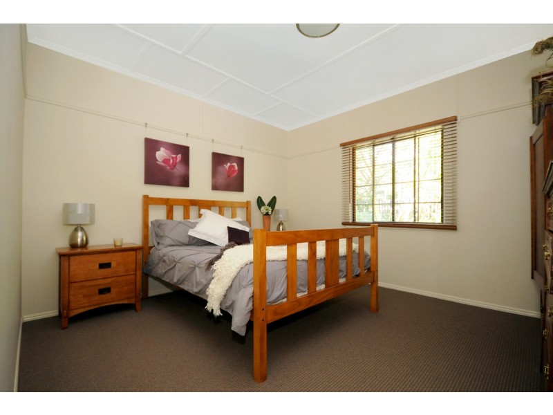 16 Alford Street, Mount Lofty QLD 4350