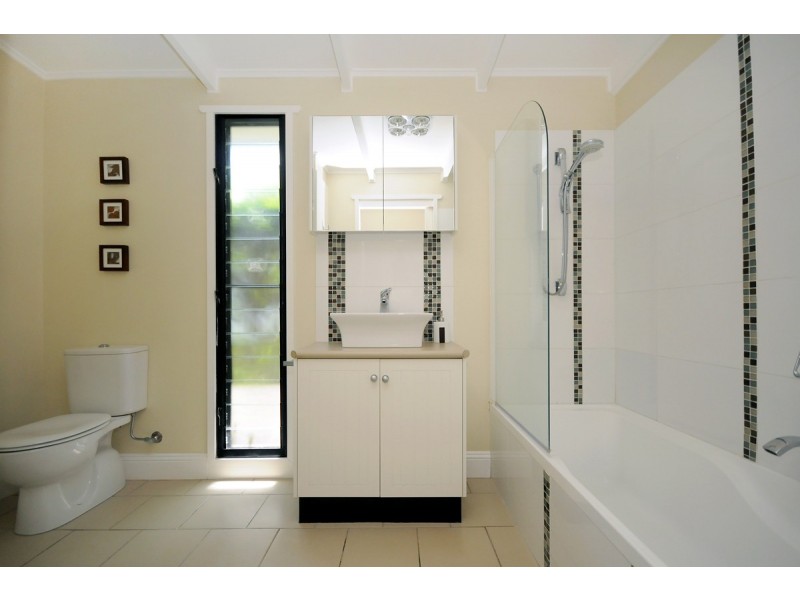 16 Alford Street, Mount Lofty QLD 4350