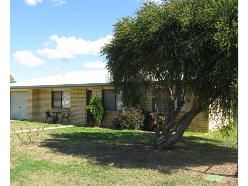 8 Cooper Avenue, Oakey QLD 4401