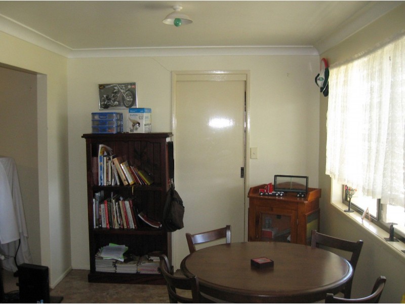 8 Cooper Avenue, Oakey QLD 4401