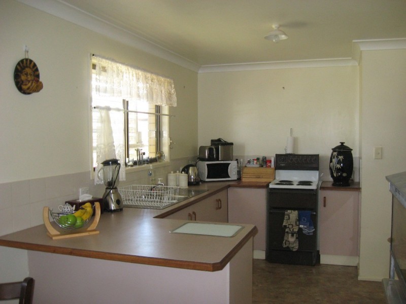 8 Cooper Avenue, Oakey QLD 4401