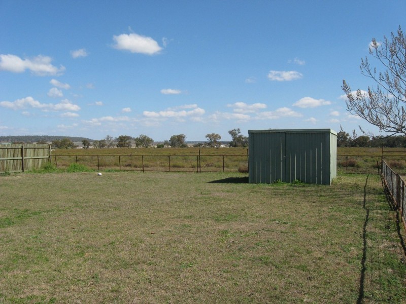 8 Cooper Avenue, Oakey QLD 4401