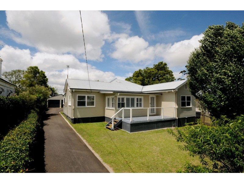 16 Perth Street, Rangeville QLD 4350