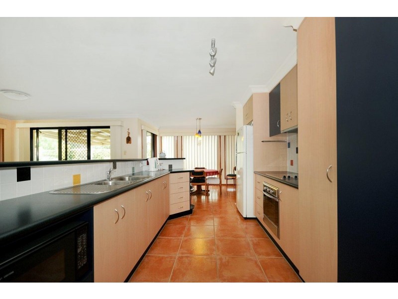 14 Weis Cr, Middle Ridge QLD 4350