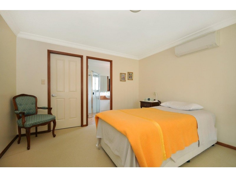 14 Weis Cr, Middle Ridge QLD 4350