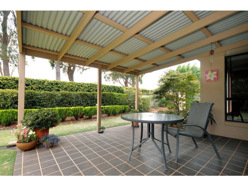 14 Weis Cr, Middle Ridge QLD 4350